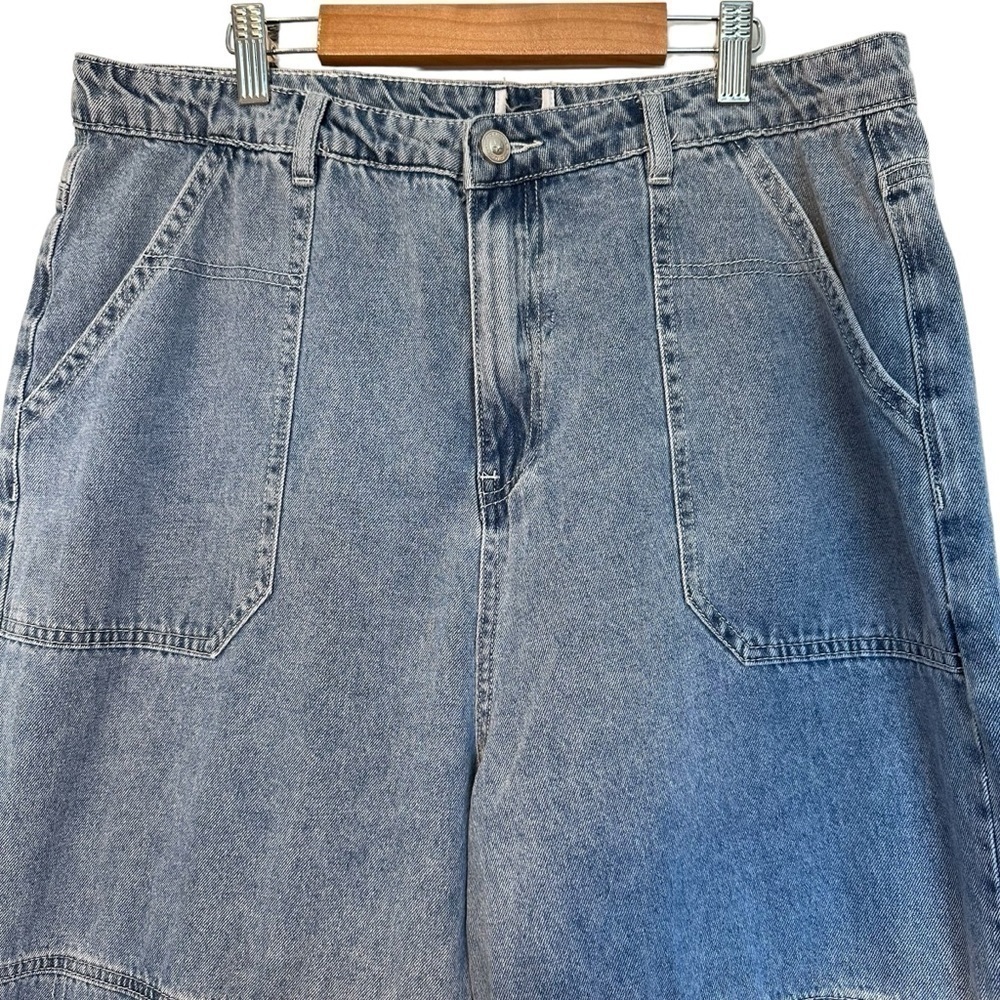 Princess Polly light wash jeans - Picture 9 of 16